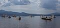 Balseros sobre lago cerca de la isla de Janitzio Michoacán