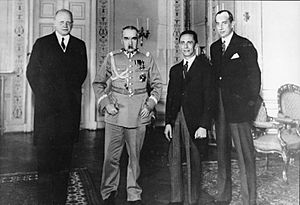 Archivo:Bundesarchiv Bild 183-B0527-0001-293, Warschau, Empfang Goebbels bei Marschall Pilsudski