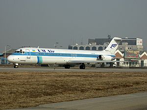 Archivo:DC-9 UR-CBY