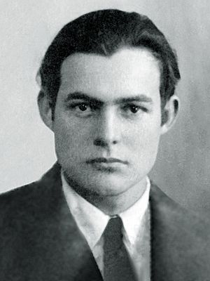 Archivo:Ernest Hemingway 1923 passport photo