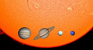 Archivo:Gas Giants & The Sun in 1,000 km