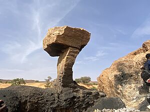 Archivo:Grotte d'hyène pierre