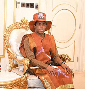 Archivo:His Majesty King Atoroba Peni Rikito Gbudue