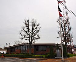 Hohenwald City Hall, Tennessee.JPG