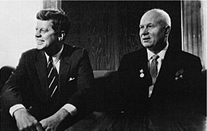 Archivo:John F. Kennedy, Nikita Khruchchev 1961