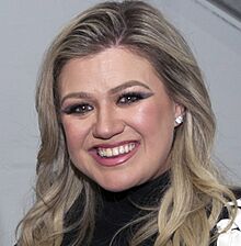 Kelly Clarkson 2018 DoD Warrior Games Opening Ceremony 14 - Cropped 01 (cropped).jpg