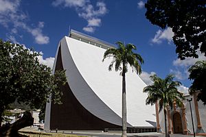 Archivo:Mausoleo en Caracas venezuela 