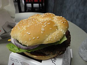 Archivo:McDonald's Angus Deluxe hamburger