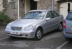 Archivo:Mercedes.c220.thornbury.arp.750pix