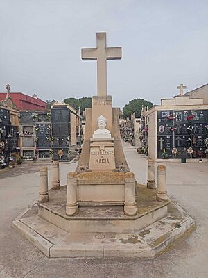 Archivo:MonumentoAmigosMaciá en Crevillente