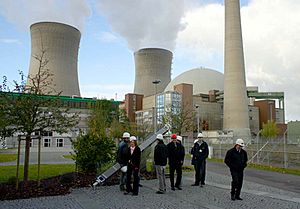 Archivo:Nuclear plant at Grafenrheinfeld