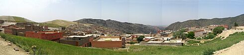 Archivo:Panoramic view of typical Berber village (Morocco - High Atlas Mountains)