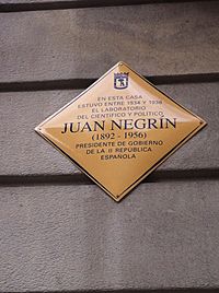 Archivo:Placa Juan Negrin calle Ferraz