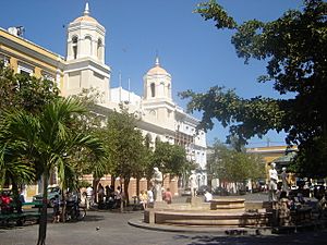 Archivo:Plaza de Armas, San Juan, Puerto Rico