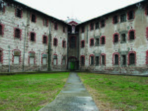 Archivo:Prison Saint Michel à Toulouse