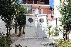 Archivo:Resistance Memorial– Zakynthos-City – Greek – 01