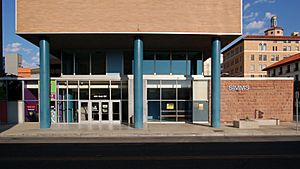 Archivo:Simms Building Entrance Albuquerque