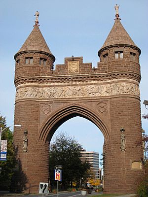 South face - Soldiers and Sailors Memorial Arch, Bushnell Park, Hartford, CT.JPG