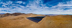 Archivo:The solar power plant at ESO’s La Silla Observatory (lasilla solar farm 2)
