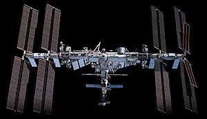 Vista frontal de la estación espacial