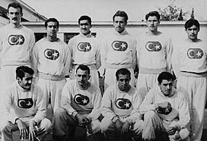 Archivo:Turkey national basketball team in 1946-1947