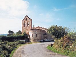 Vista de iglesia en Navarredonda.jpg