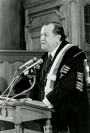Archivo:1979. Febrero, 2. Rafael Caldera al recibir el Doctorado Honoris Causa de la Universidad de Lovaina