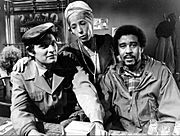 Archivo:Alan Alda Lily Tomlin Richard Pryor 1973