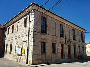 Archivo:Ayuntamiento de Castrillo de Onielo