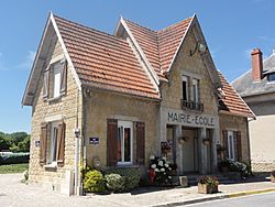 Bertricourt (Aisne) mairie-école.JPG