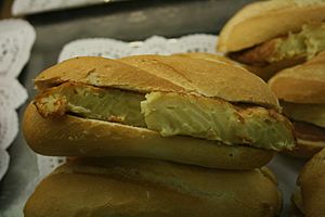 Archivo:Bocadillo de Tortilla de patatas - 34