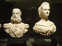 Archivo:Busto en yeso de Maximiliano y Carlota de Habsburgo