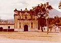 Calle del Hermano Pedro, Antigua Guatemala, Abril 1981 - Iglesia del Belen
