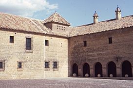 Carmona-Patio del Alcázar del rey Don Pedro-1992 04 23.jpg
