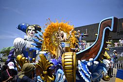Archivo:Carnaval en barranquilla- carrozas