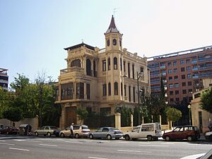 Archivo:Casa del Metge o Palauet Burgos, avinguda del Port de València
