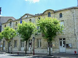 Castres-Gironde Mairie.jpg
