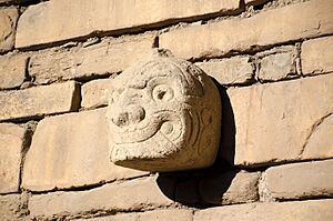 Archivo:Chavín Cabeza Clava From Right