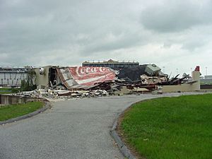 Archivo:Cindy damage at Atlanta Motor Speedway