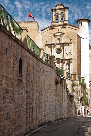 Archivo:Cuesta de Santo Domingo en Pamplona