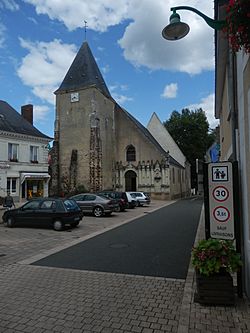 Eglise Saint-Vincent-du-Lorouer 01.JPG
