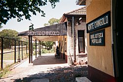 Ex estación Monte Chingolo del FFCC Provincial Buenos Aires, hoy biblioteca..jpg