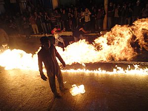Archivo:Festival de bolas Fuego, Nejapa - El Salvador