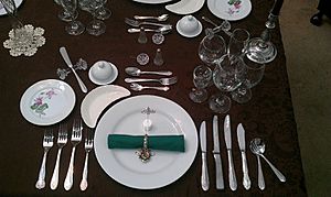 Archivo:Formal Place Setting