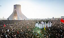Archivo:Funeral of Qasem Soleimani, Tehran, Mehr 08