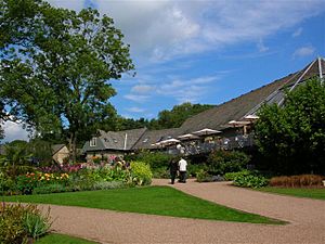 Archivo:Harlow Carr Entrance