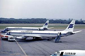 Archivo:Icelandair Douglas DC-8 Luxembourg - 7 August 1983
