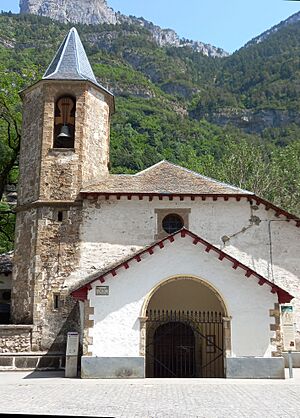 Archivo:Iglesia de Nuestra Señora de la Asunción Canfranc pueblo-11