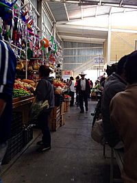 Archivo:Interior del Mercado de Uriangato, Gto.