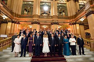 Archivo:Líderes do G20 no Teatro Colón, em Buenos Aires